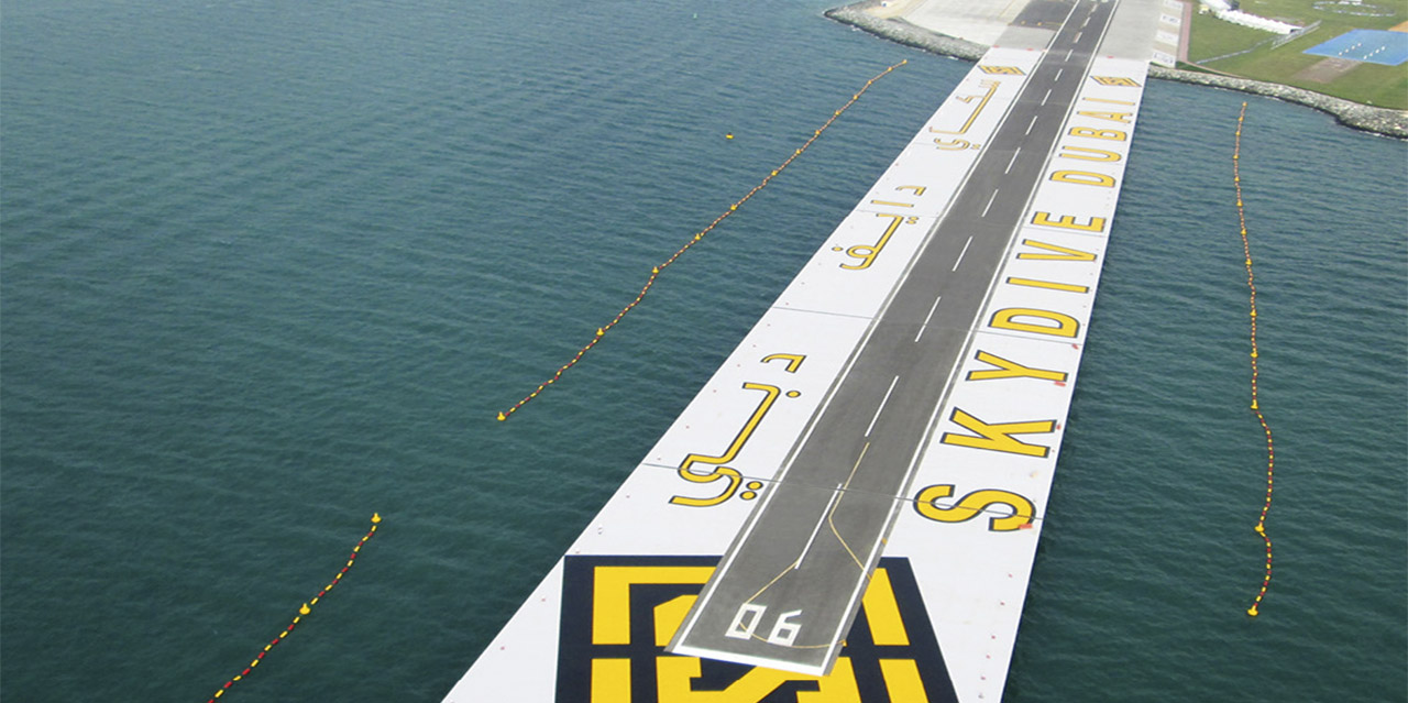 Взлетно - посадочная полоса «Skydive Dubai» - фото № 2