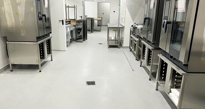 Виробниче приміщення гіпермаркету:  Площа: 500 м2 Flowcoat SF41