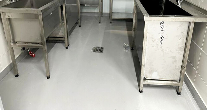 Виробниче приміщення гіпермаркету:  Площа: 500 м2 Flowcoat SF41