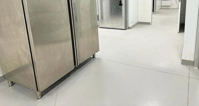 Виробниче приміщення гіпермаркету:  Площа: 500 м2 Flowcoat SF41